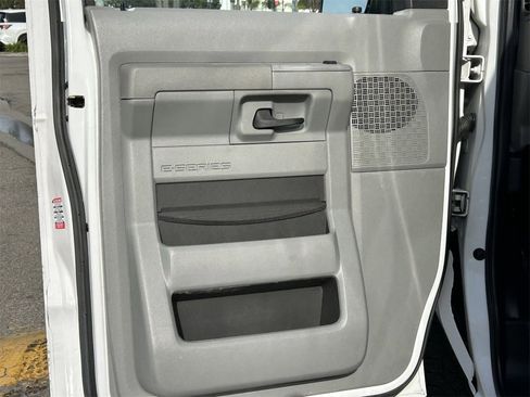Used 2014 Ford E-250 and Econoline 250 image 18