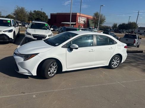 Used 2025 Toyota Corolla LE image 7