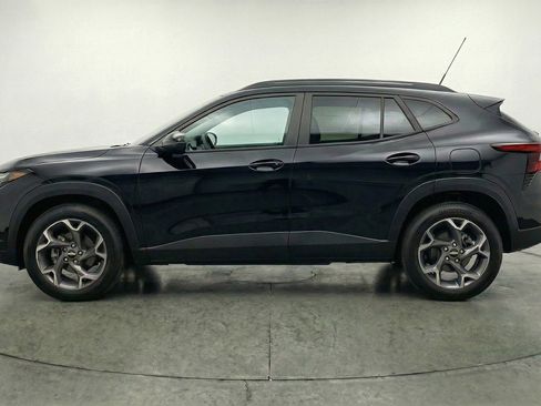 Used 2025 Chevrolet Trax LT image 5