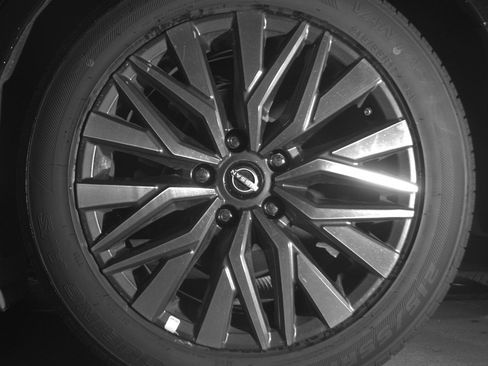 Used 2025 Nissan Altima 2.5 SV FWD image 14
