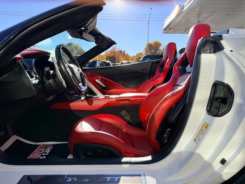 Used 2016 Chevrolet Corvette Z06 w/ 3LZ Preferred Equipment Group image 25