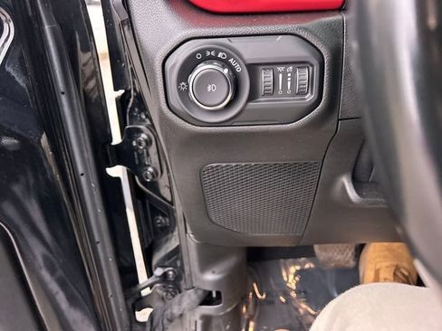 Used 2021 Jeep Wrangler Unlimited Rubicon w/ Xtreme Recon 35" Tire Package image 30