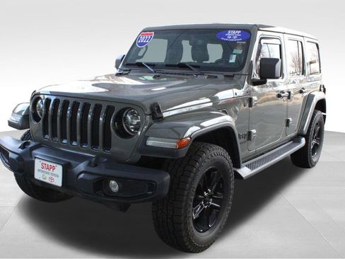 Used 2022 Jeep Wrangler Unlimited Sahara AWD/4WD image 9