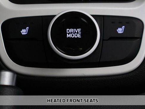 Certified 2025 Hyundai Venue Limited FWD image 6