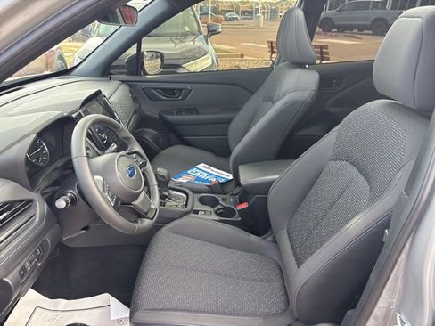 Used 2025 Subaru Forester Premium image 5
