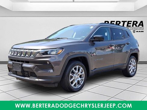 Used 2022 Jeep Compass Latitude AWD/4WD image 3