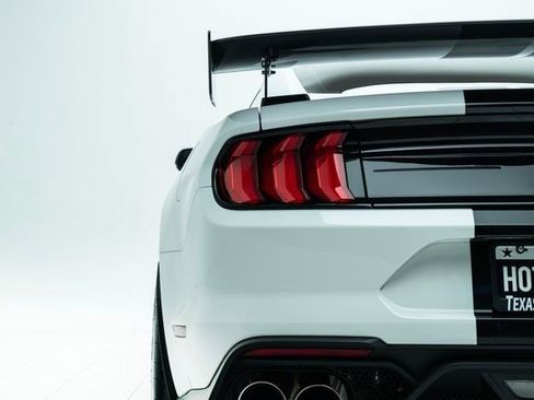 Used 2021 Ford Mustang Shelby GT500 w/ Carbon Fiber Track Pack image 18