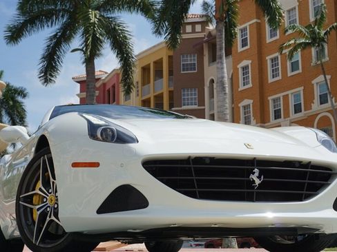 Used 2017 Ferrari California T RWD image 50