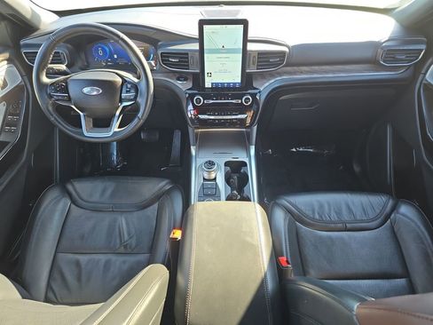 Used 2022 Ford Explorer Platinum w/ Equipment Group 601A image 12