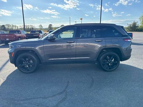 Used 2023 Jeep Grand Cherokee Altitude AWD/4WD image 12