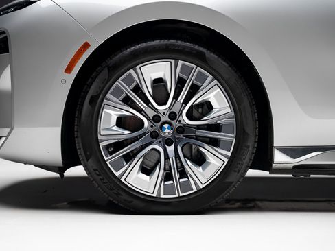 Used 2023 BMW i7 xDrive60 image 19