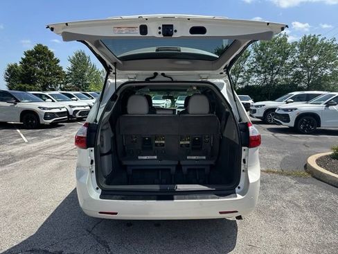 Used 2017 Toyota Sienna XLE w/ XLE Navigation Package FWD image 40