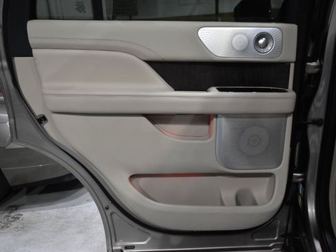 Used 2019 Lincoln Navigator Reserve AWD/4WD image 43