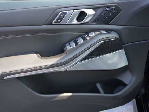 Used 2025 BMW X7 M60i image 13