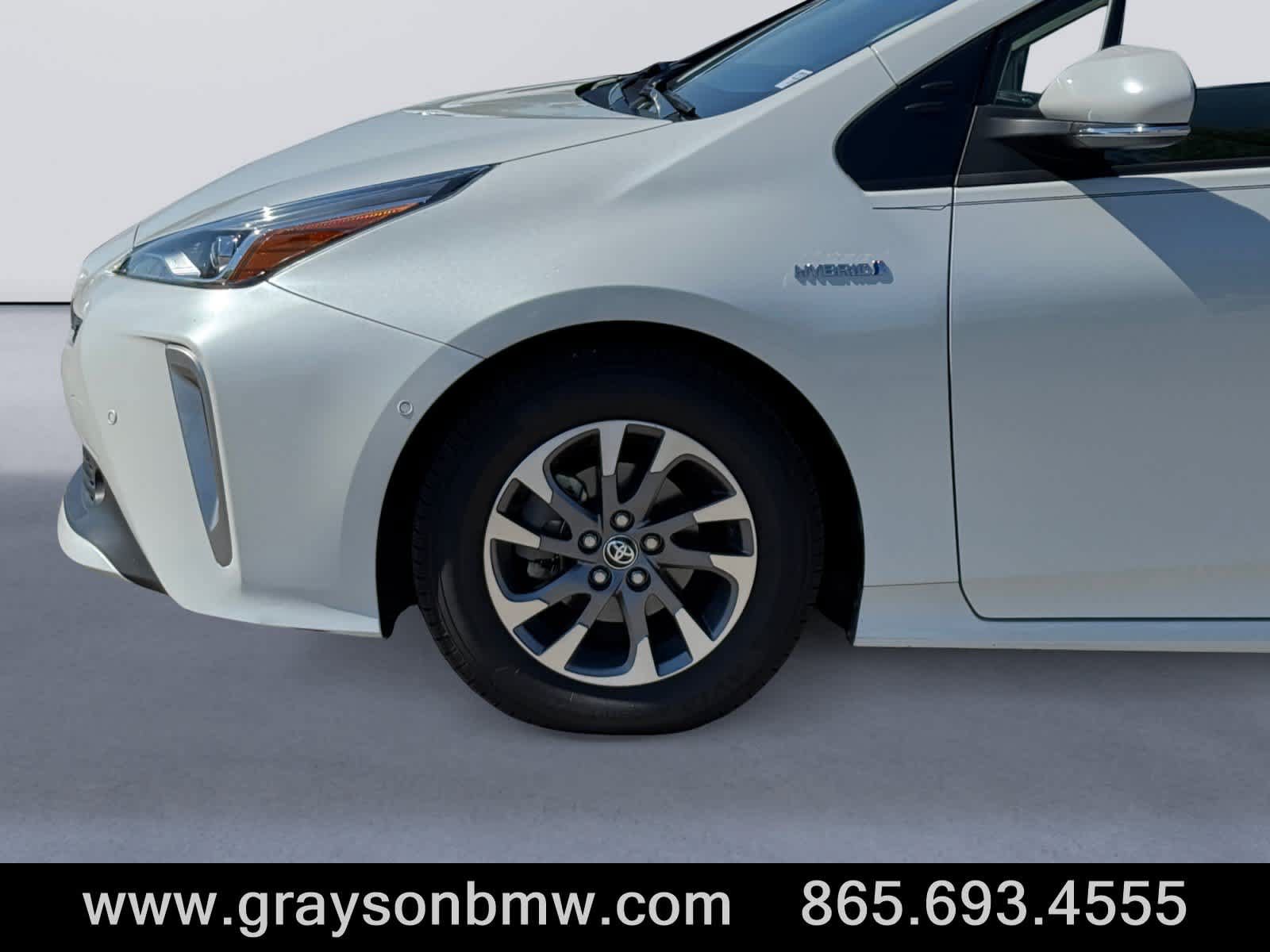 Used 2022 Toyota Prius Limited w/ Premium Convenience Package FWD image 9