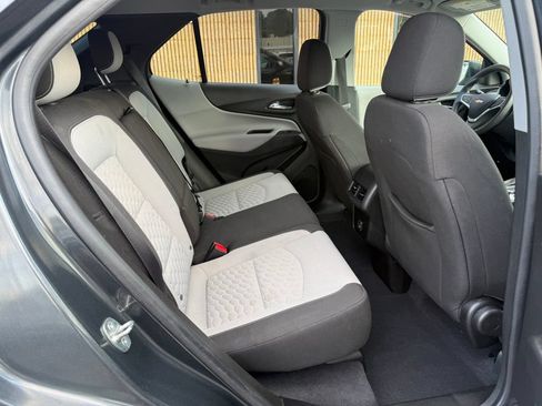 Used 2020 Chevrolet Equinox LS FWD image 17