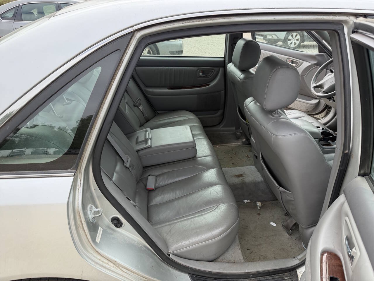 Used 2000 Toyota Avalon XL FWD image 25