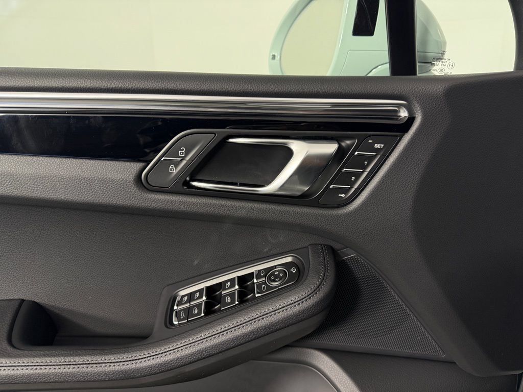 Certified 2026 Porsche Macan AWD/4WD image 20