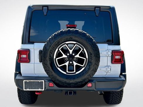 Used 2024 Jeep Wrangler Unlimited Rubicon AWD/4WD image 6