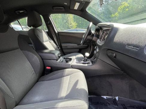 Used 2018 Dodge Charger SXT w/ Blacktop Package RWD image 37