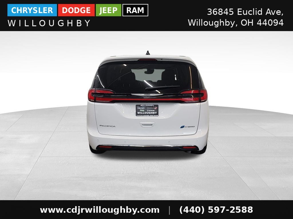 Used 2024 Chrysler Pacifica Limited FWD image 8