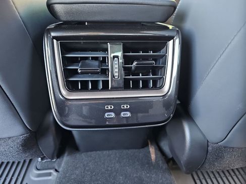 Used 2025 Toyota Crown Limited image 21