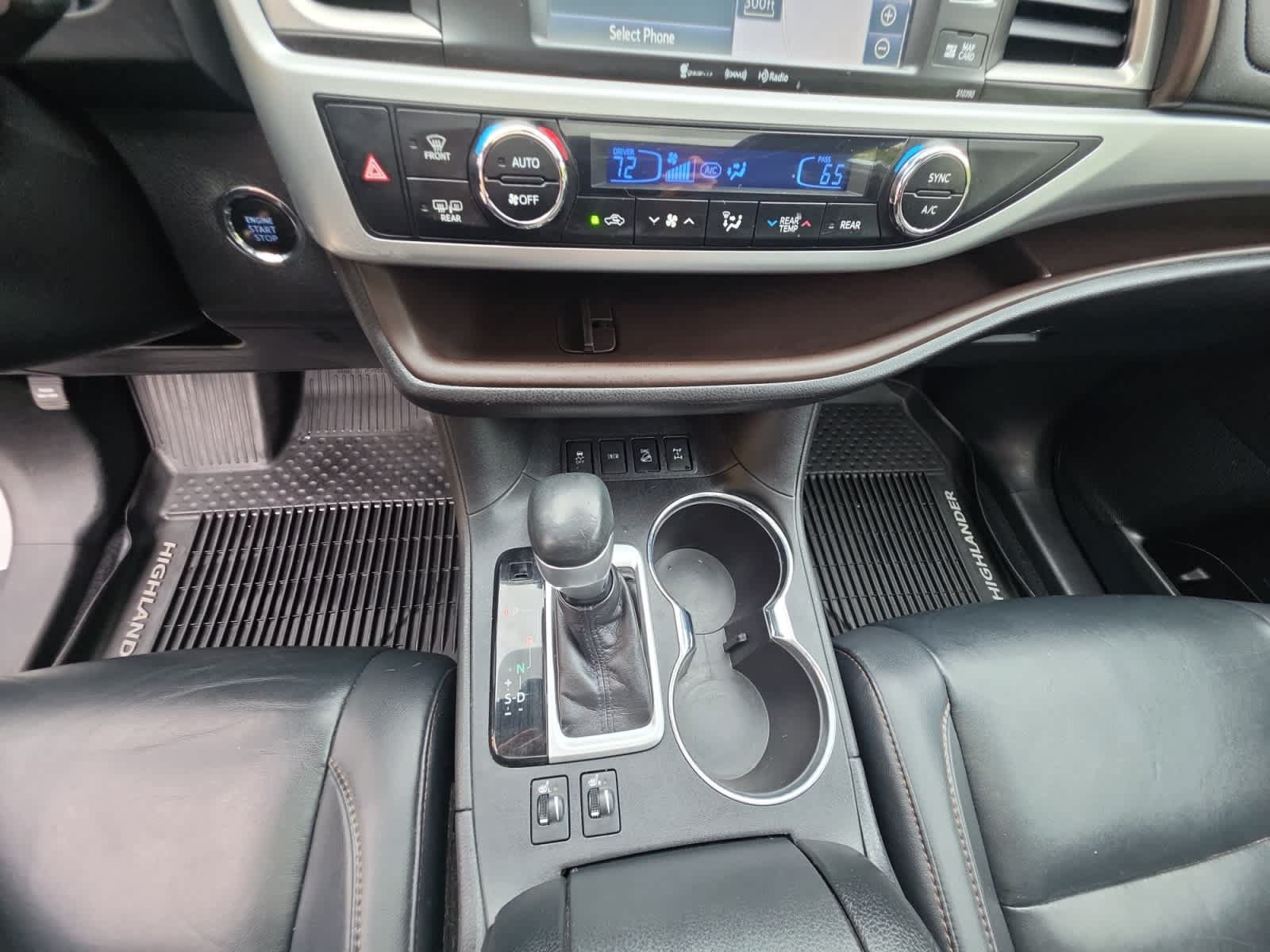 Used 2019 Toyota Highlander XLE AWD/4WD image 16