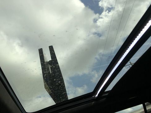 Used 2023 GMC Yukon SLT w/ SLT Premium Package image 23