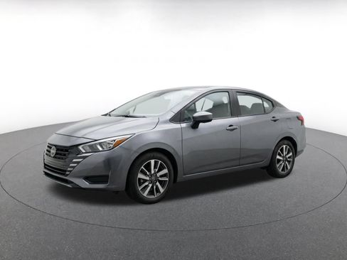 Used 2025 Nissan Versa SV FWD image 3
