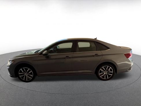 Used 2025 Volkswagen Jetta SE image 9