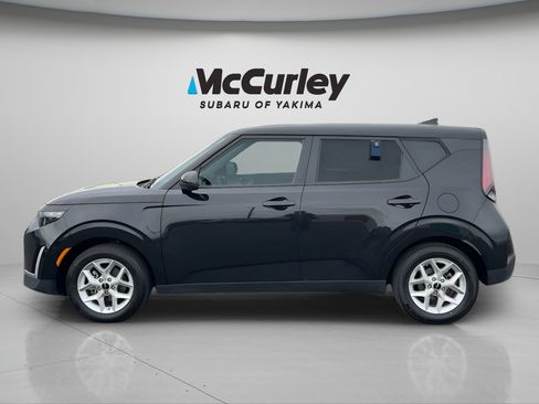 Used 2024 Kia Soul LX w/ Option Group 015 FWD image 3