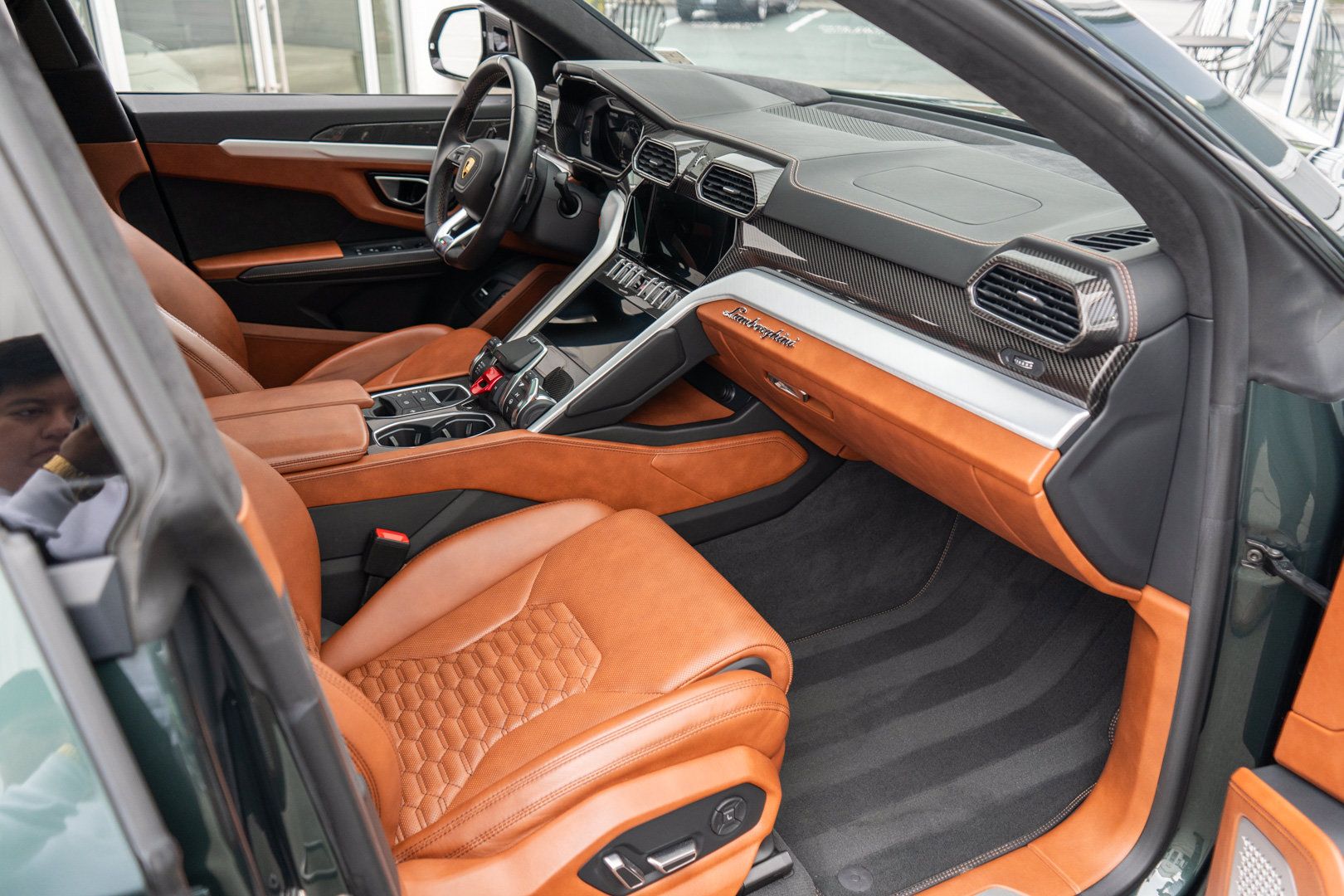 Used 2022 Lamborghini Urus AWD/4WD image 32