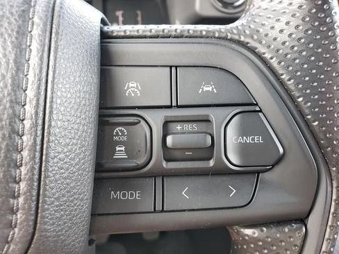 Used 2025 Toyota Tacoma SR5 AWD/4WD image 18
