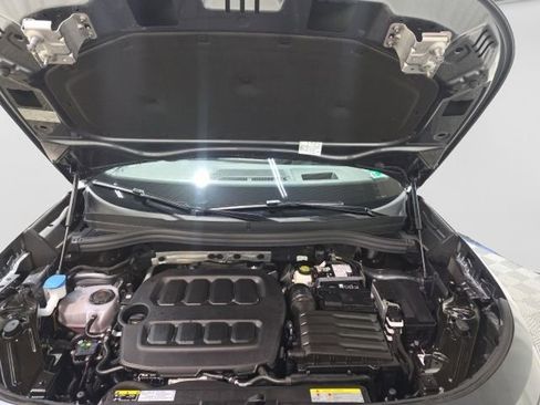 Used 2025 Volkswagen Tiguan SE R-Line AWD/4WD image 38