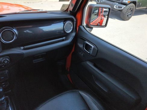 Used 2023 Jeep Wrangler Unlimited Sahara AWD/4WD image 17