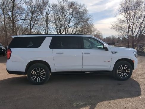 Used 2023 GMC Yukon XL AT4 w/ AT4 Premium Package image 9