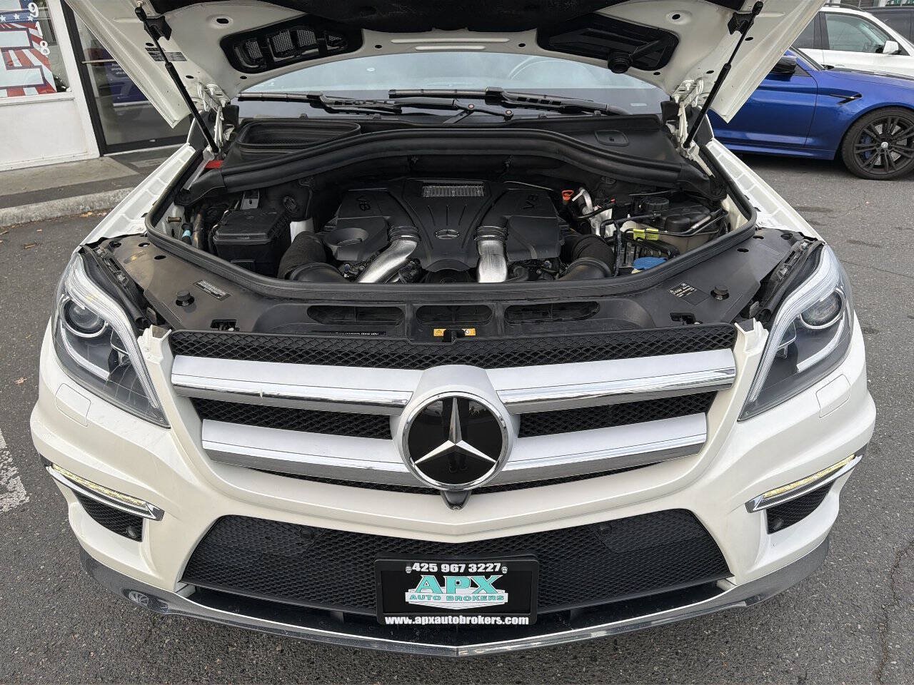 Used 2015 Mercedes-Benz GL 550 4MATIC w/ Driver Assistance Package image 17