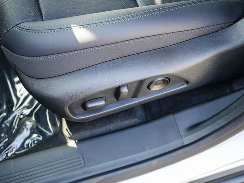 New 2026 Chevrolet Equinox LT w/ Convenience Package II FWD image 20