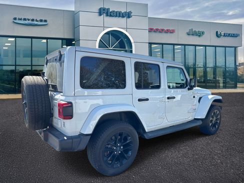 Used 2023 Jeep Wrangler Unlimited Sahara w/ Cold Weather Group AWD/4WD image 2