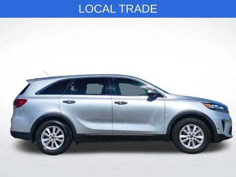 Used 2019 Kia Sorento L image 2