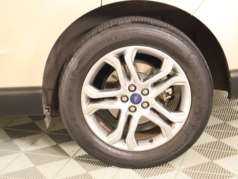 Used 2018 Ford Edge Titanium w/ Equipment Group 302A FWD image 21