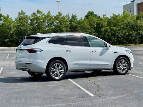 Used 2024 Buick Enclave Premium w/ Experience Buick Package FWD image 8