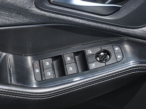 Used 2023 Nissan Rogue SV FWD image 10