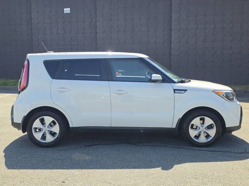 Used 2016 Kia Soul w/ Option Group 020 FWD image 8