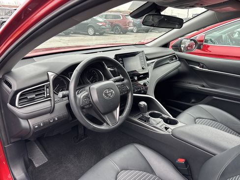 Used 2023 Toyota Camry SE image 9