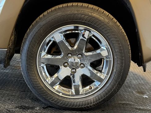 Used 2012 Jeep Liberty Limited w/ Tire & Wheel Group image 10