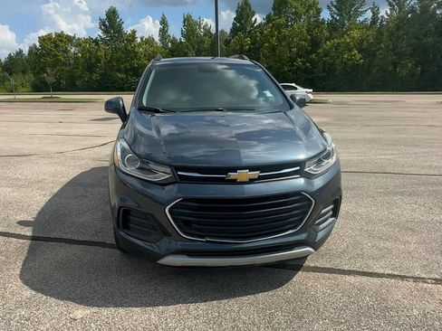 Used 2021 Chevrolet Trax LT w/ Driver Confidence Package AWD/4WD image 3