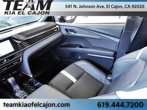Used 2025 Toyota Camry SE w/ Convenience Package FWD image 21