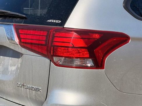 Used 2018 Mitsubishi Outlander AWD image 14