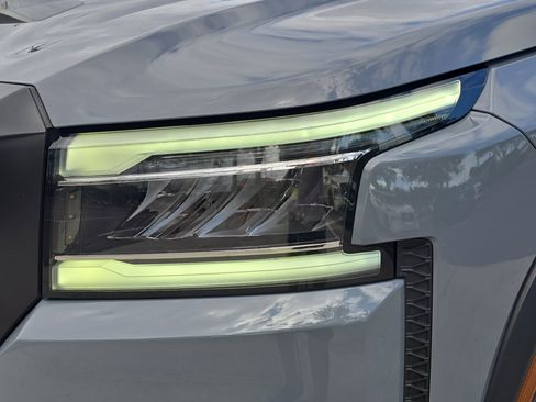 Used 2024 Nissan Frontier Pro-X image 10